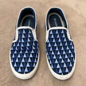 Lacoste Gazon Women’s graphic design navy blue canvas shoes size 6.5